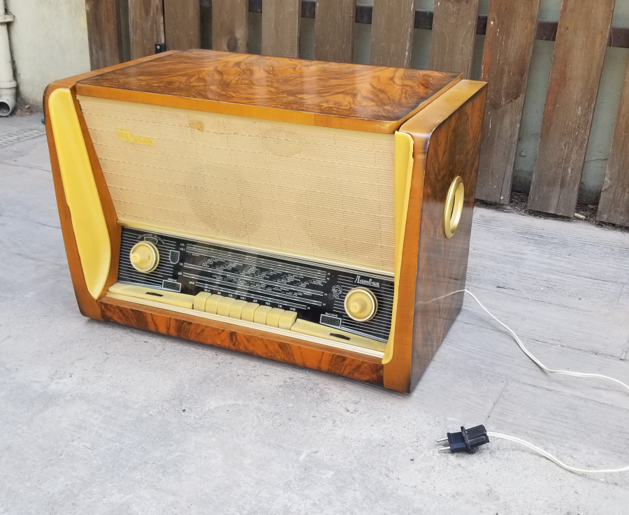 PLAKÇALARLI ÇOK NADİR ÇALIŞIR DURUMDA ANTİKA AHŞAP KASA RADYO