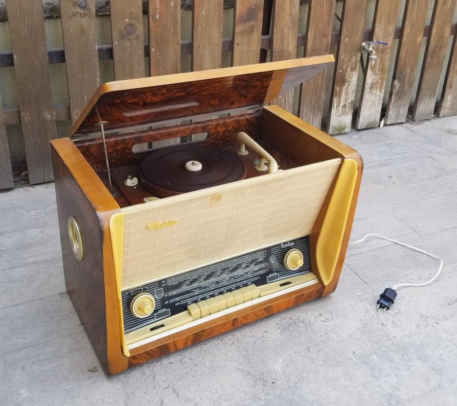PLAKÇALARLI ÇOK NADİR ÇALIŞIR DURUMDA ANTİKA AHŞAP KASA RADYO
