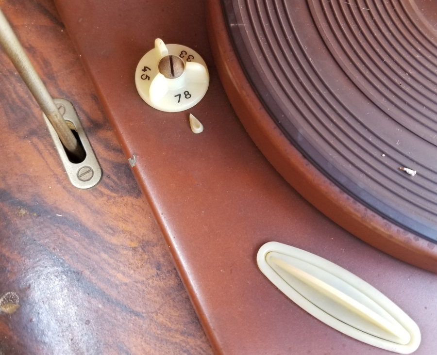 PLAKÇALARLI ÇOK NADİR ÇALIŞIR DURUMDA ANTİKA AHŞAP KASA RADYO