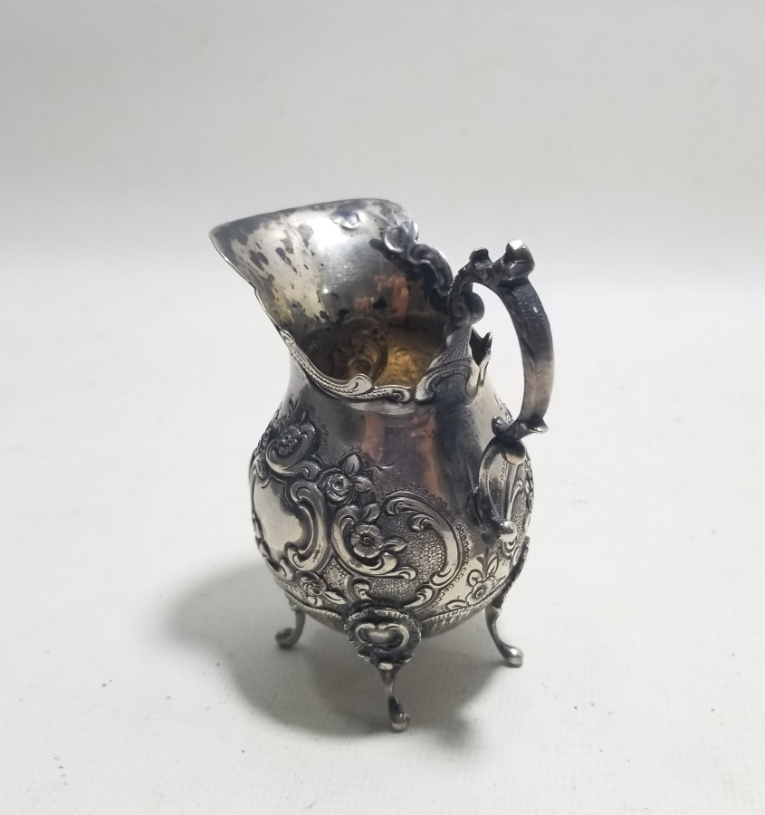 NADİR TİPTE KABARTMA İŞÇİLİKLİ ANTİKA GÜMÜŞ SÜTLÜK