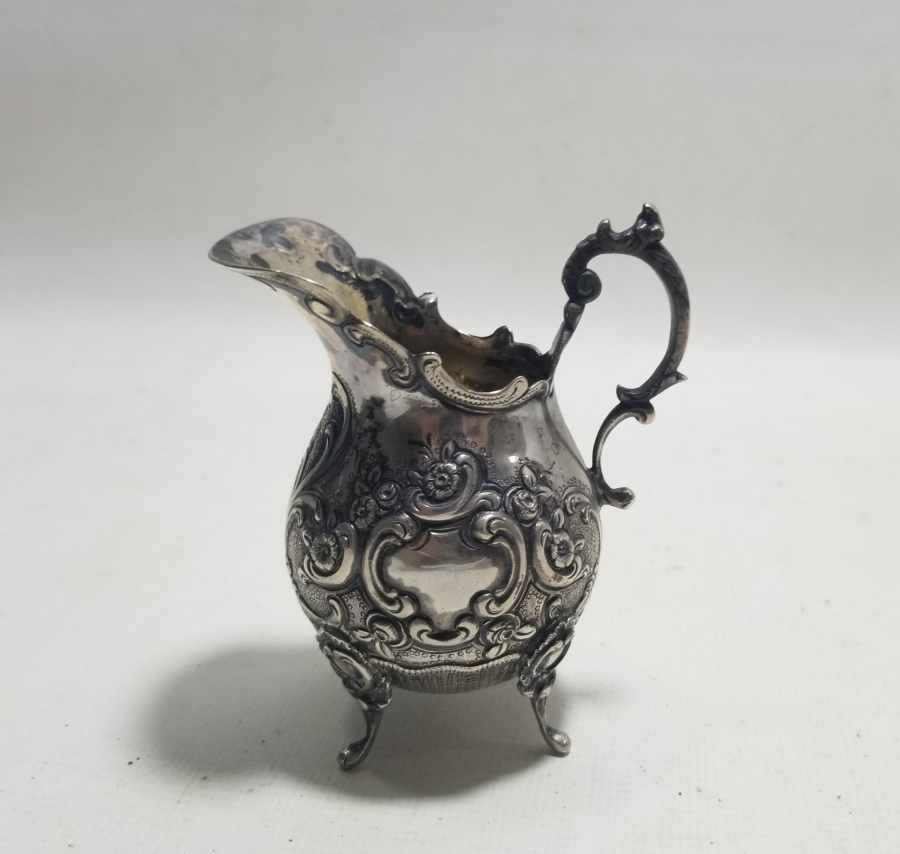 NADİR TİPTE KABARTMA İŞÇİLİKLİ ANTİKA GÜMÜŞ SÜTLÜK