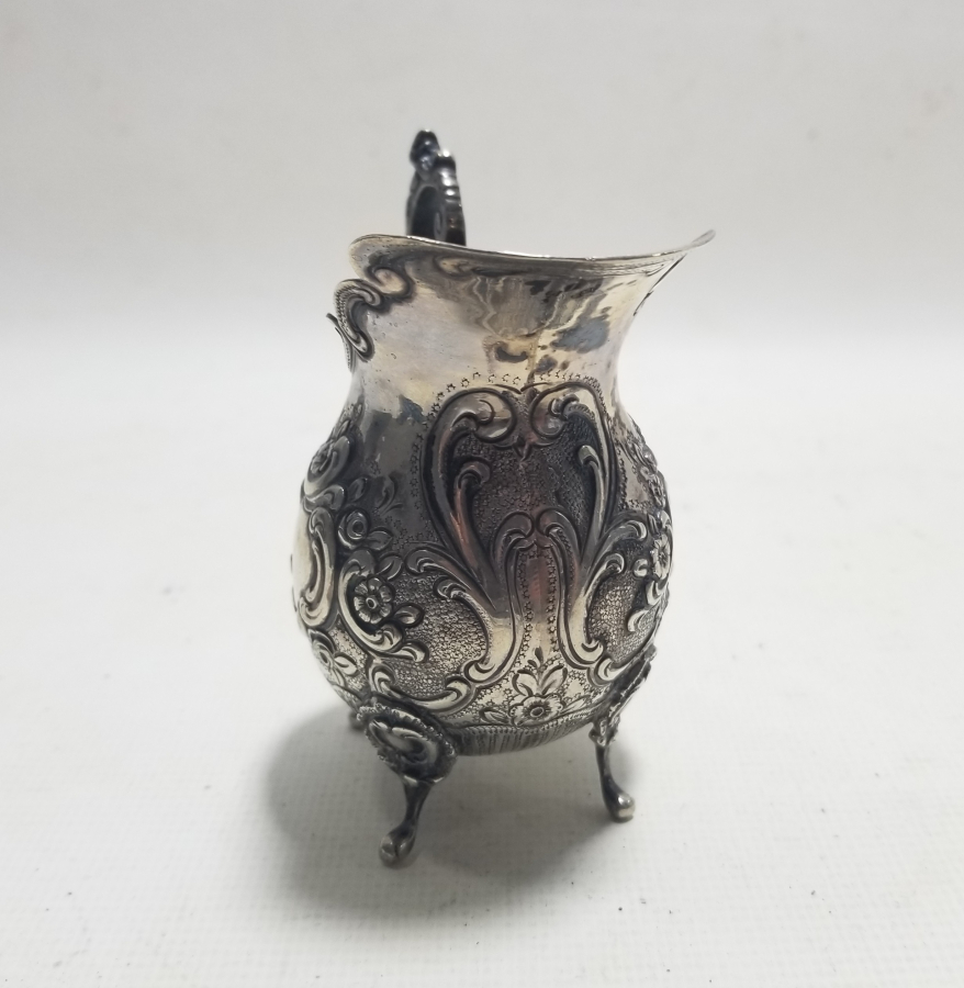 NADİR TİPTE KABARTMA İŞÇİLİKLİ ANTİKA GÜMÜŞ SÜTLÜK