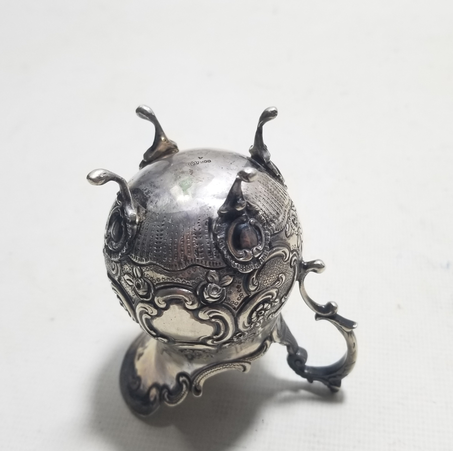 NADİR TİPTE KABARTMA İŞÇİLİKLİ ANTİKA GÜMÜŞ SÜTLÜK