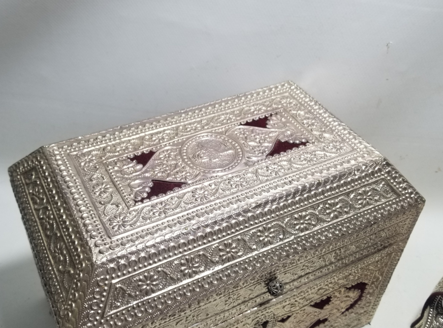 ORJİNAL GÜMÜŞ KUTUSUNDA ANTİKA GELİN HAMAM TAKIMI