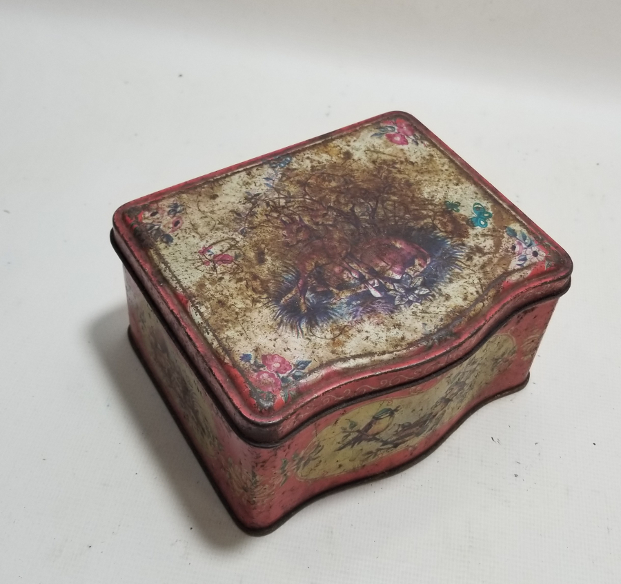 ANTİKA DİKİŞ İPLERİ KUTUSU