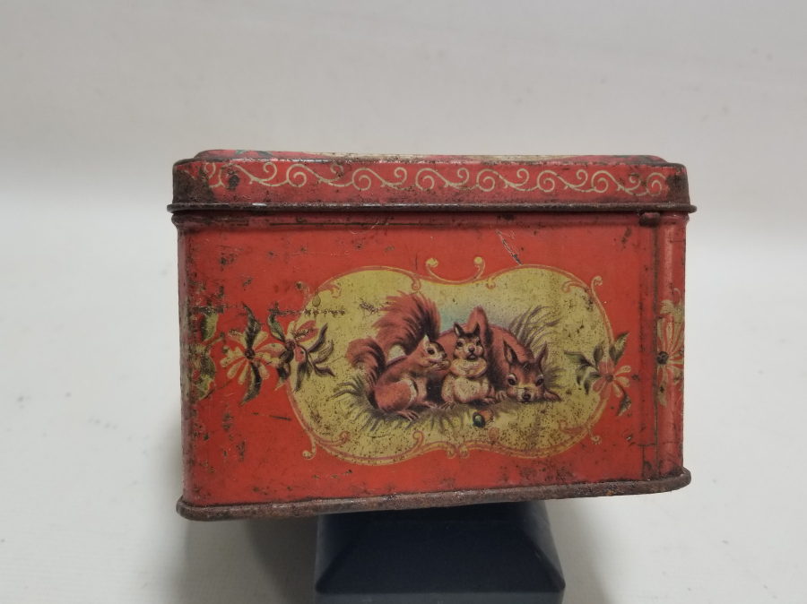 ANTİKA DİKİŞ İPLERİ KUTUSU