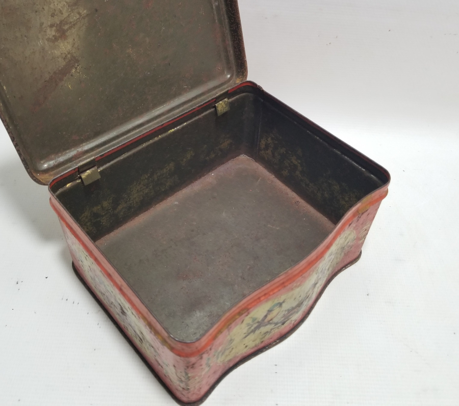 ANTİKA DİKİŞ İPLERİ KUTUSU