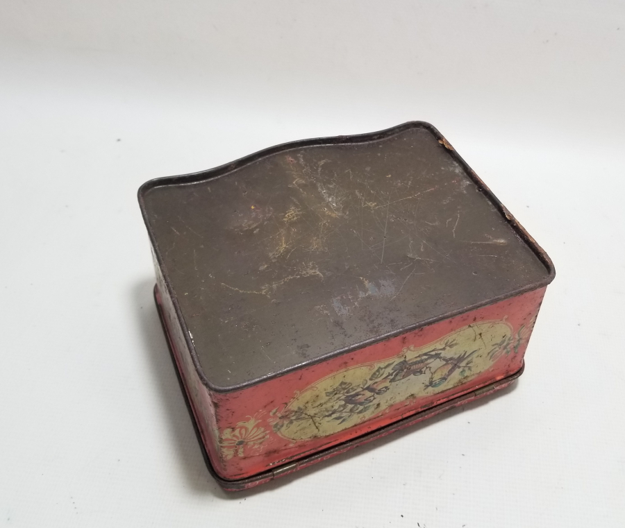 ANTİKA DİKİŞ İPLERİ KUTUSU