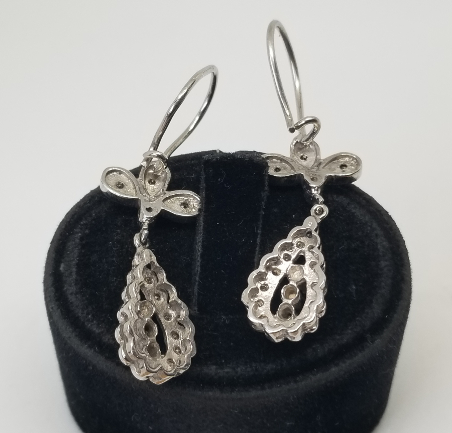 PIRLANTA TAŞLI DAMLA MODEL KÜPE