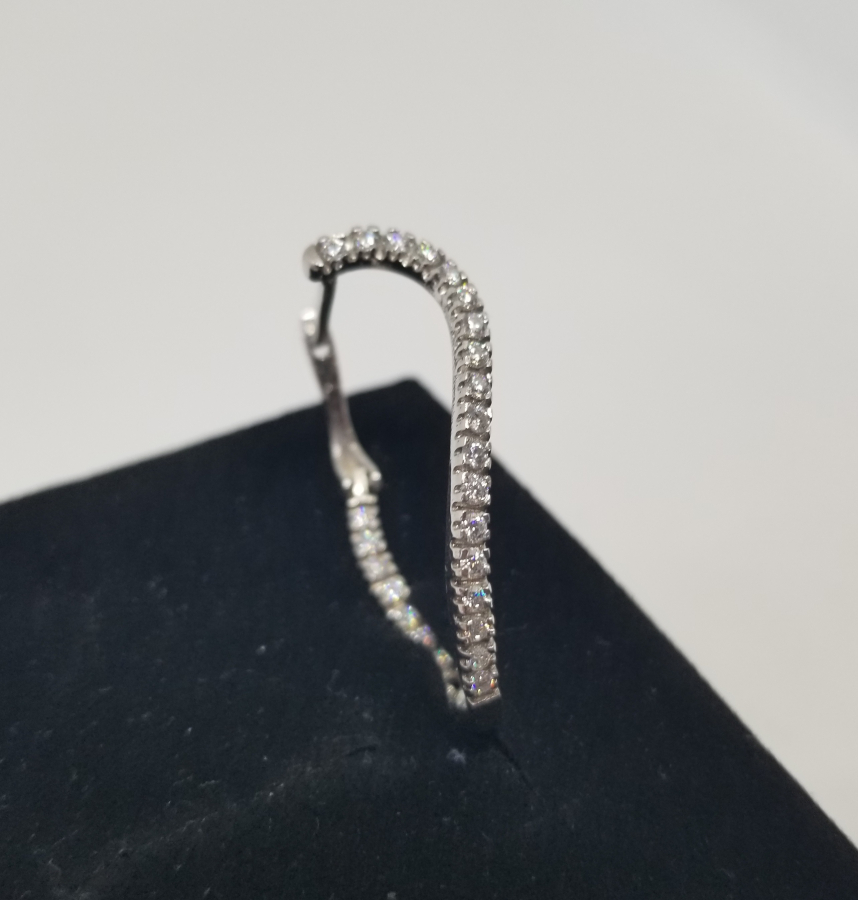 PIRLANTA TAŞLI SONSUZLUK MODELİ KÜPE