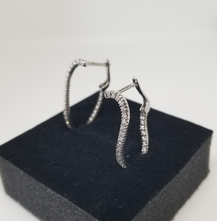 PIRLANTA TAŞLI SONSUZLUK MODELİ KÜPE