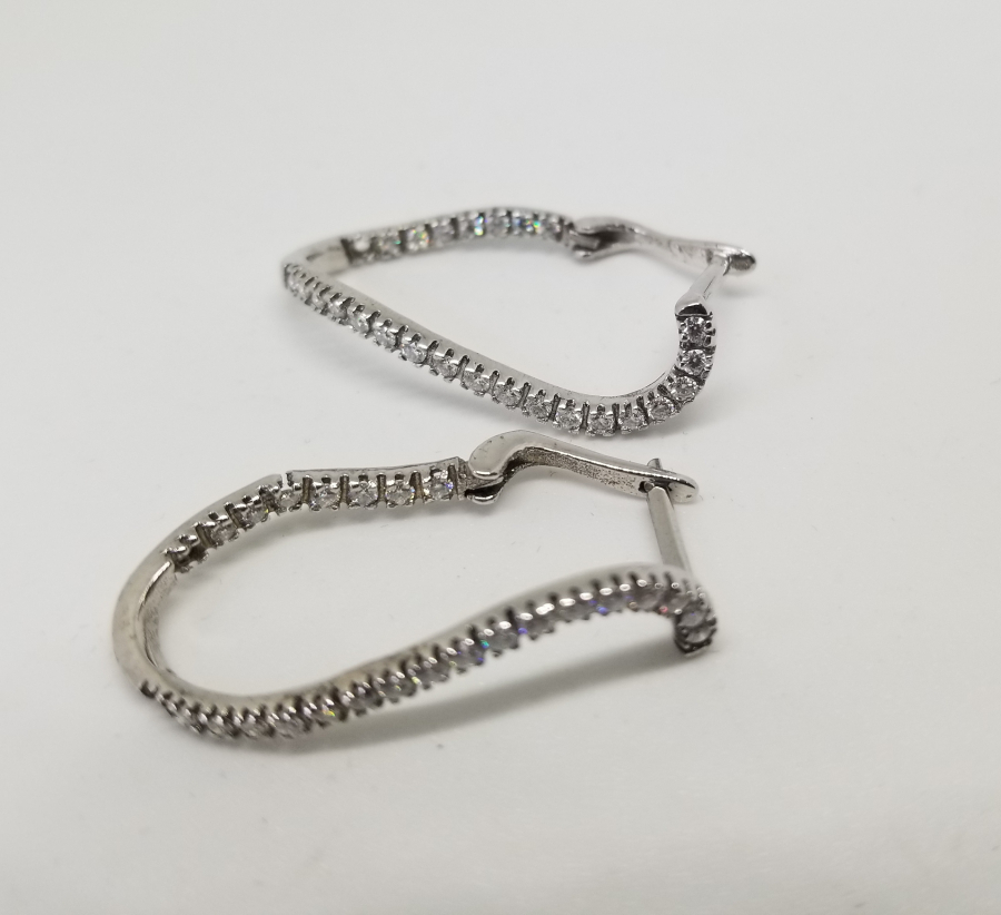 PIRLANTA TAŞLI SONSUZLUK MODELİ KÜPE