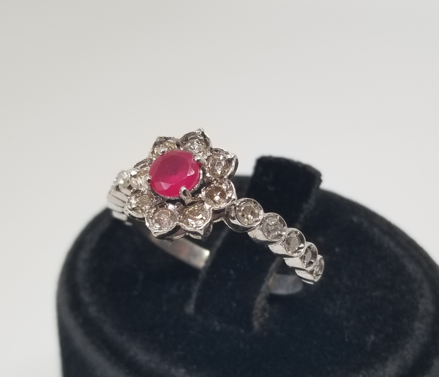 PIRLANTA VE YAKUT TAŞLI GÜNEŞ MODEL YÜZÜK