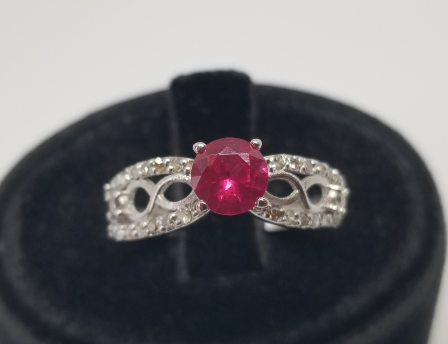 PIRLANTA VE YAKUT TAŞLI TEKTAŞ MODEL YÜZÜK