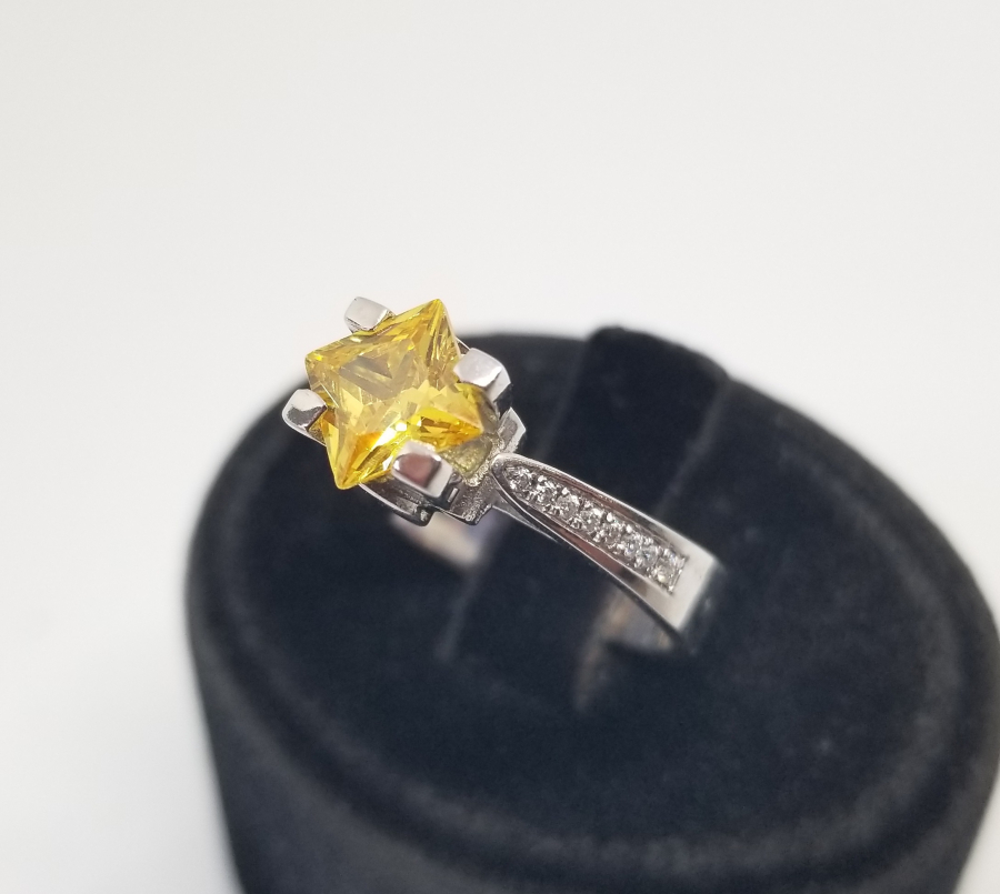 SİTRİN VE PIRLANTA TAŞLI YILDIZ MODEL YÜZÜK