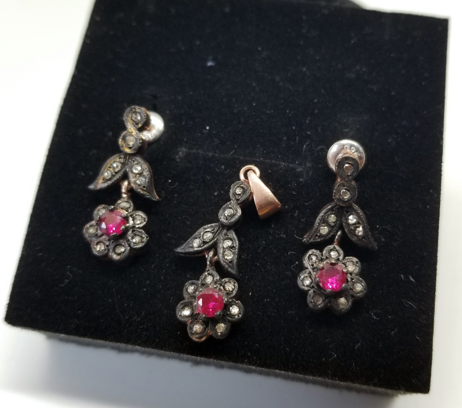 YAKUT VE PIRLANTA TAŞLI PAPATYA MODEL KOLYE KÜPE TAKIMI