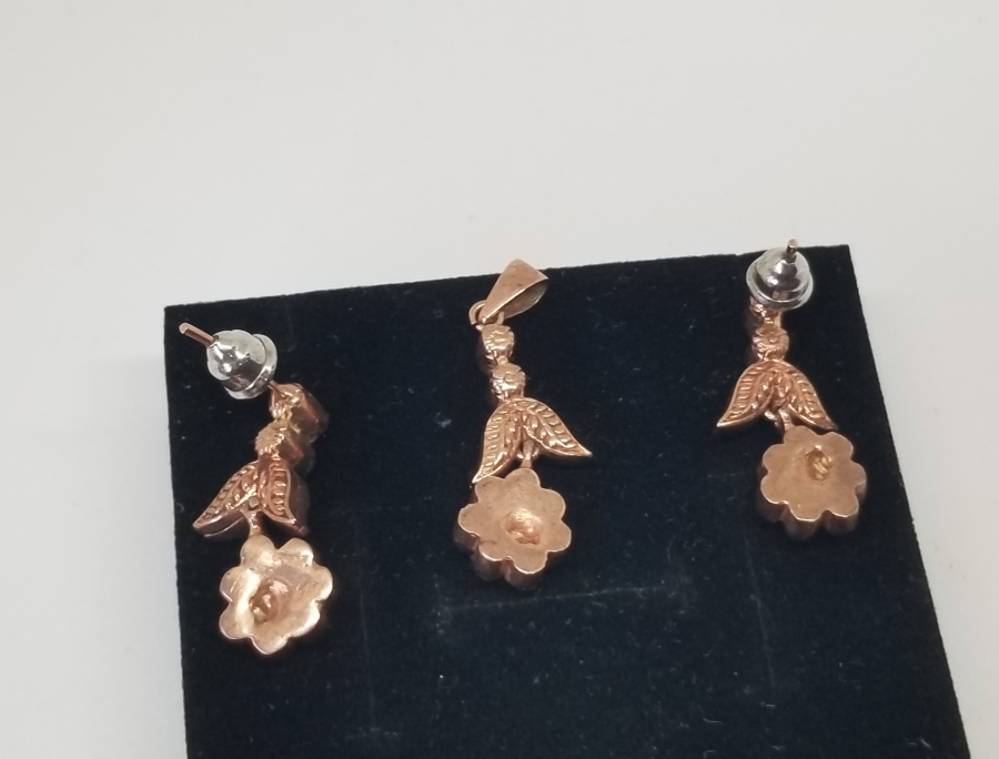 YAKUT VE PIRLANTA TAŞLI PAPATYA MODEL KOLYE KÜPE TAKIMI