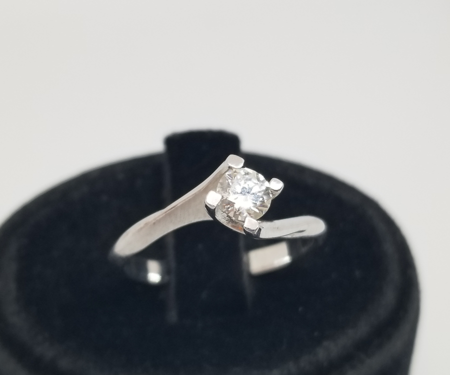 MOZANAİT TAŞLI TEKTAŞ MODEL YÜZÜK