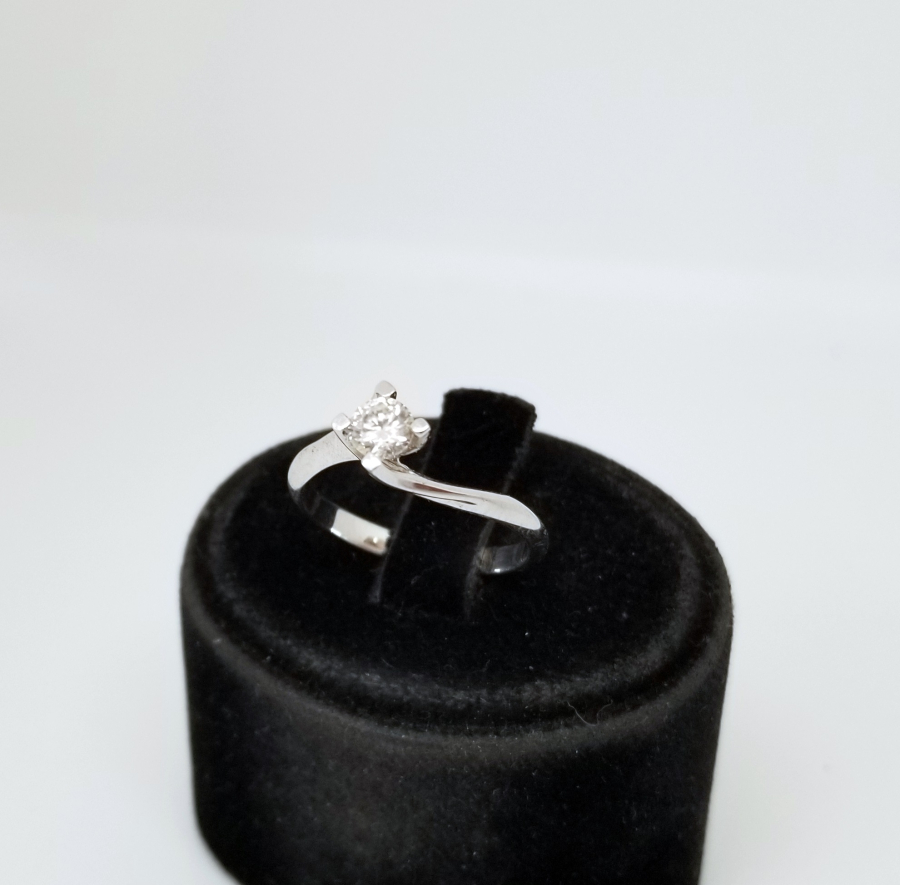 MOZANAİT TAŞLI TEKTAŞ MODEL YÜZÜK