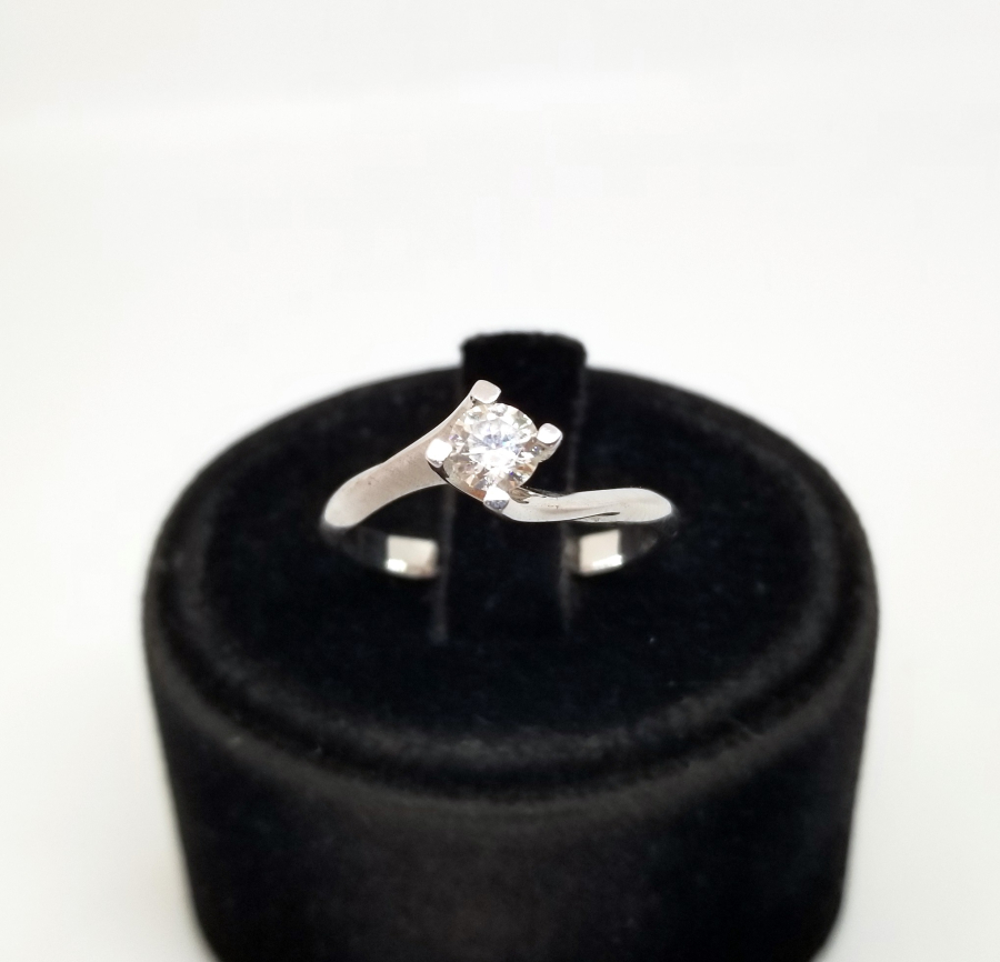 MOZANAİT TAŞLI TEKTAŞ MODEL YÜZÜK