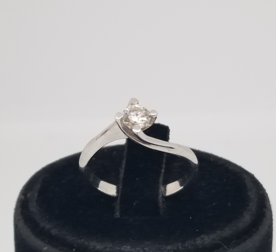 MOZANAİT TAŞLI TEKTAŞ MODEL YÜZÜK