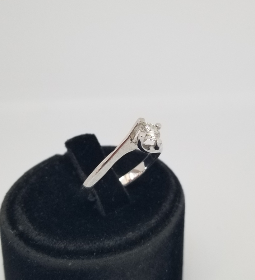 MOZANAİT TAŞLI TEKTAŞ MODEL YÜZÜK