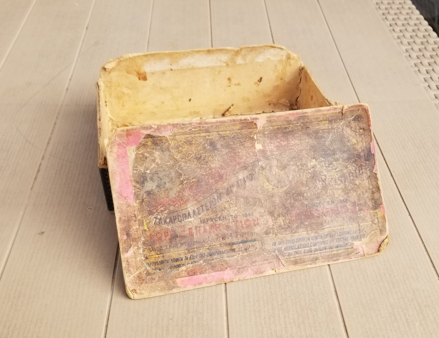OSMANLICA - RUMCA VE FRANSIZCA YAZILI OSMANLI DÖNEMİ ÇOK NADİR İZMİR KAPAKLI KARTON KUTU