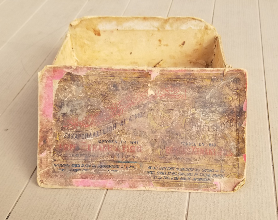 OSMANLICA - RUMCA VE FRANSIZCA YAZILI OSMANLI DÖNEMİ ÇOK NADİR İZMİR KAPAKLI KARTON KUTU