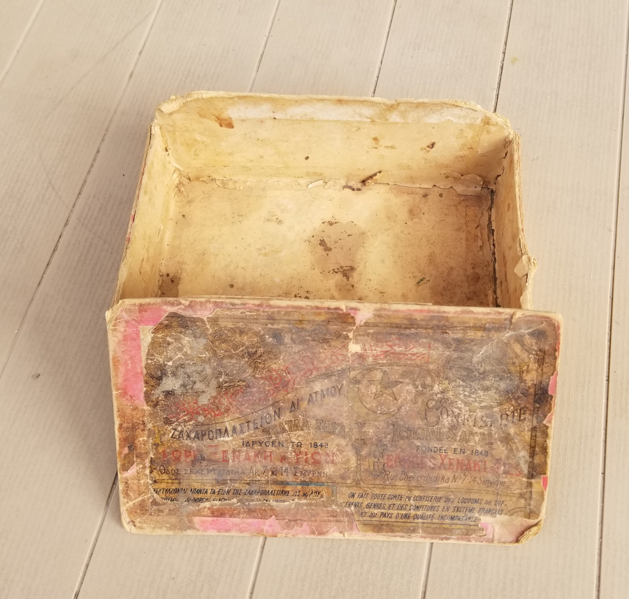 OSMANLICA - RUMCA VE FRANSIZCA YAZILI OSMANLI DÖNEMİ ÇOK NADİR İZMİR KAPAKLI KARTON KUTU