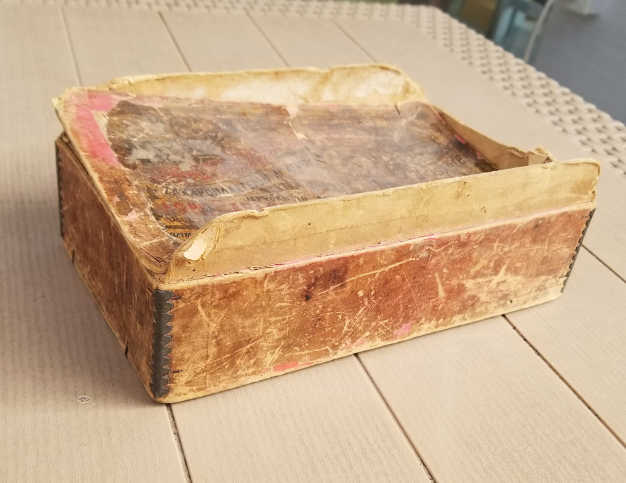 OSMANLICA - RUMCA VE FRANSIZCA YAZILI OSMANLI DÖNEMİ ÇOK NADİR İZMİR KAPAKLI KARTON KUTU