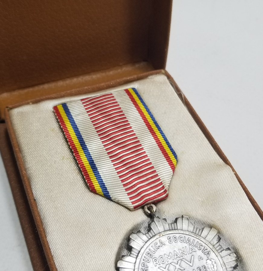 ORİJİNAL KUTUSUNDA NADİR SOVYET KURTULUŞ MADALYASI