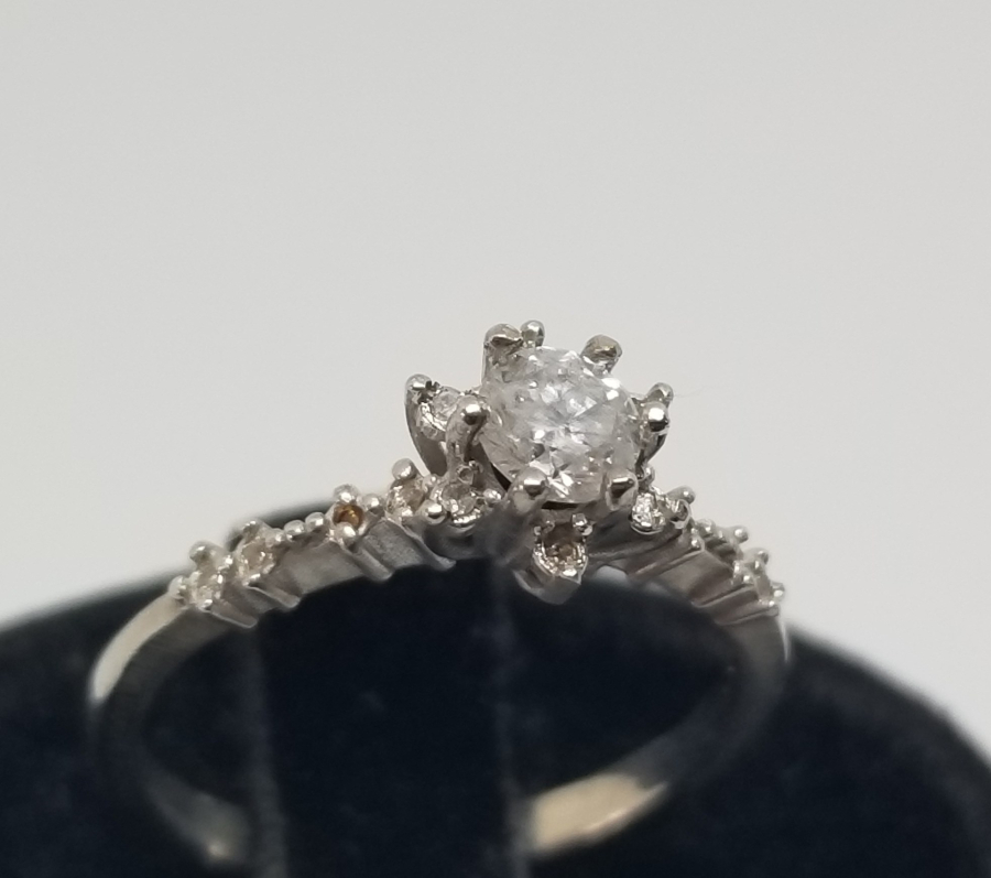 YILDIZ FORMLU PIRLANTA TAŞLI TEKTAŞ YÜZÜK