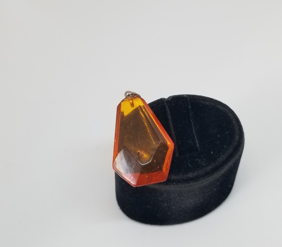 ARMUDİ FORMDA ÖZEL YAPIM DAMLA KEHRİBAR KOLYE