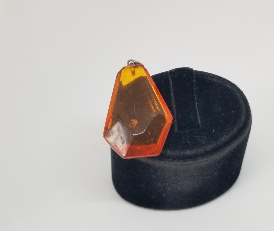 ARMUDİ FORMDA ÖZEL YAPIM DAMLA KEHRİBAR KOLYE