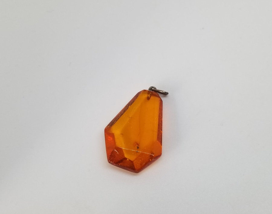 ARMUDİ FORMDA ÖZEL YAPIM DAMLA KEHRİBAR KOLYE