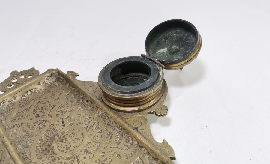 KABARTMA İŞÇİLİKLİ OSMANLI DÖNEMİ BRONZ HOKKA - DİVİT TAKIMI