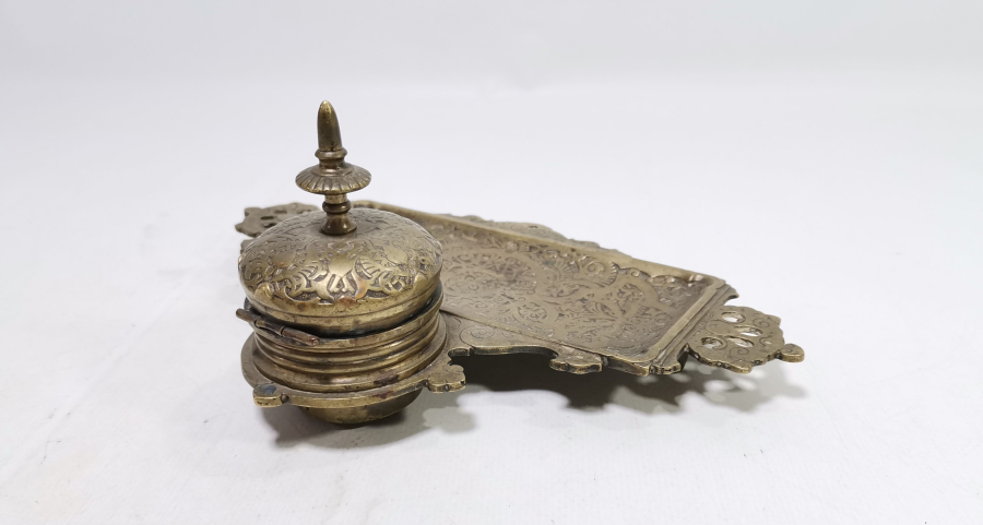 KABARTMA İŞÇİLİKLİ OSMANLI DÖNEMİ BRONZ HOKKA - DİVİT TAKIMI