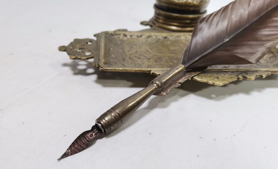 KABARTMA İŞÇİLİKLİ OSMANLI DÖNEMİ BRONZ HOKKA - DİVİT TAKIMI