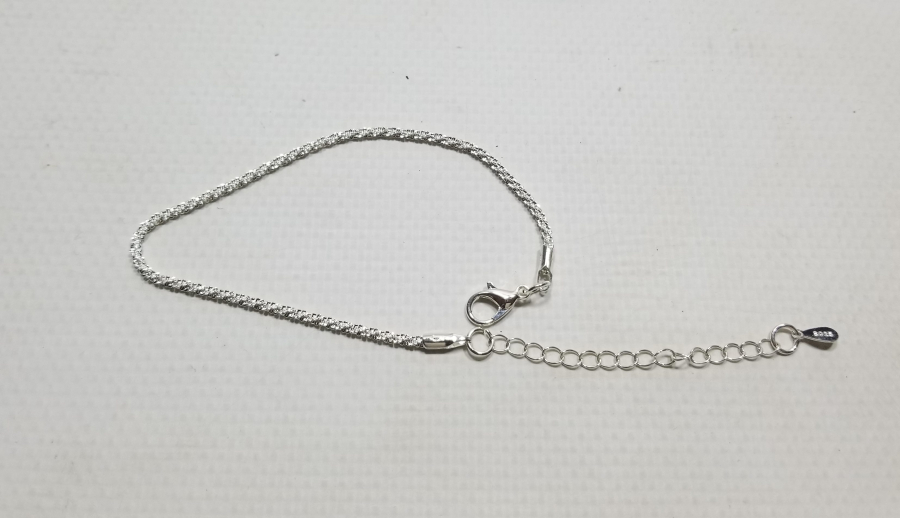 KABARTMA İŞÇİLİKLİ GÜMÜŞ BİLEKLİK