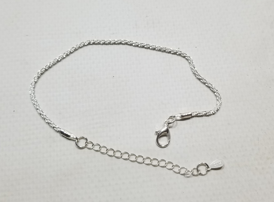 KABARTMA İŞÇİLİKLİ GÜMÜŞ BİLEKLİK