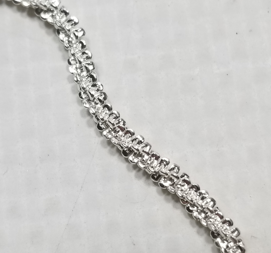 KABARTMA İŞÇİLİKLİ GÜMÜŞ BİLEKLİK