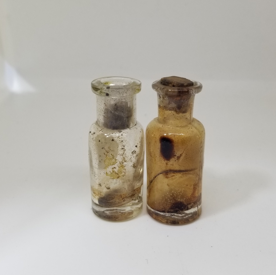 OSMANLI DÖNEMİ İKİ ADET ECZACI ŞİŞESİ LOTU