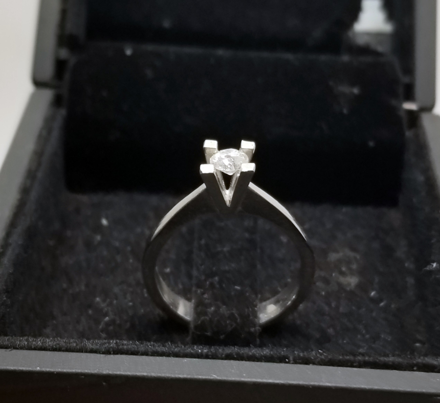 PIRLANTA TAŞLI TEKTAŞ YÜZÜK