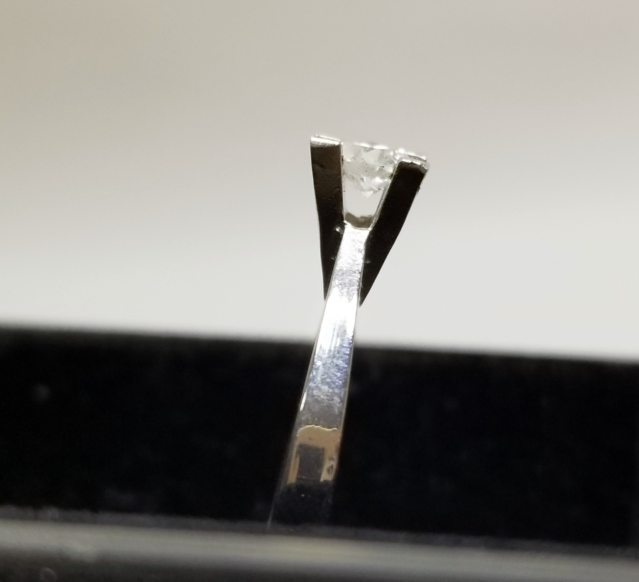 PIRLANTA TAŞLI TEKTAŞ YÜZÜK