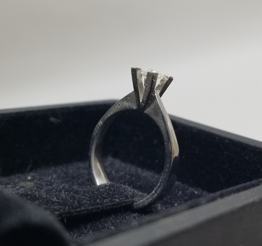 PIRLANTA TAŞLI TEKTAŞ YÜZÜK