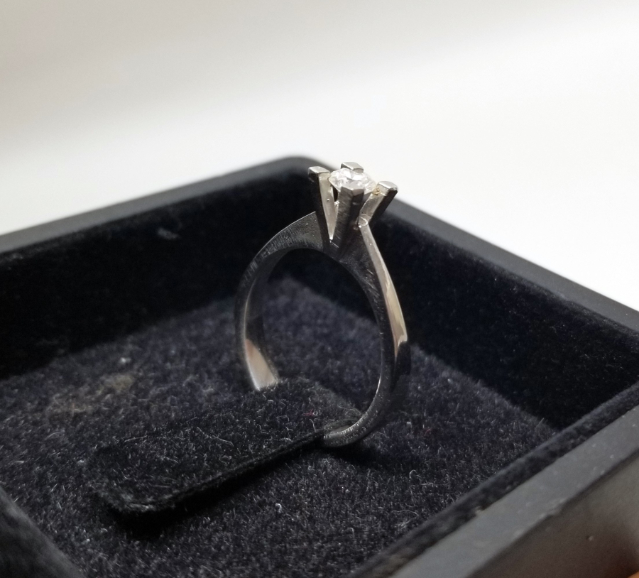 PIRLANTA TAŞLI TEKTAŞ YÜZÜK