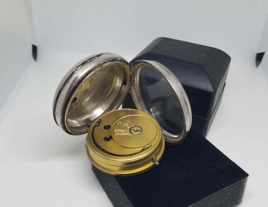 NADİR TİPTE GÜMÜŞ KASA YARIM PRİOR CEP SAATİ