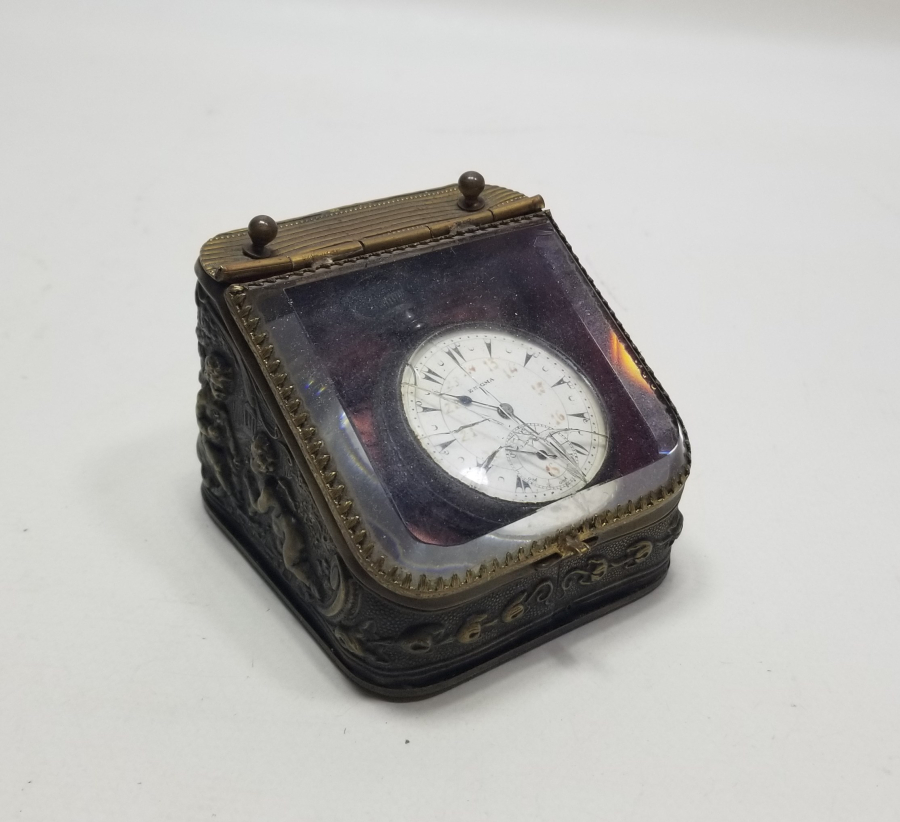 KABARTMA İŞÇİLİKLİ NADİR FORMDA ŞEYTANLI PRİOR CEP SAATİ STANDI