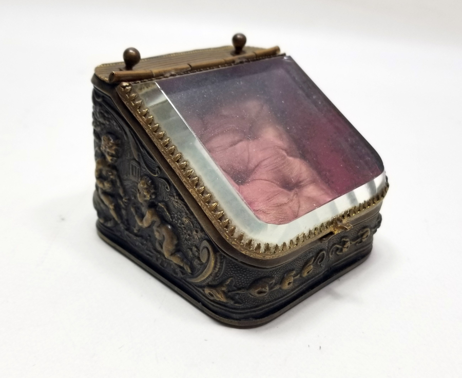 KABARTMA İŞÇİLİKLİ NADİR FORMDA ŞEYTANLI PRİOR CEP SAATİ STANDI