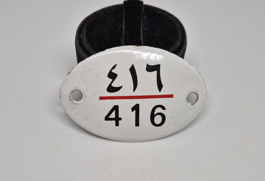 ÜZERİ ÇİFT DİLDE YAZILI ÇOK NADİR KAPI NUMARASI